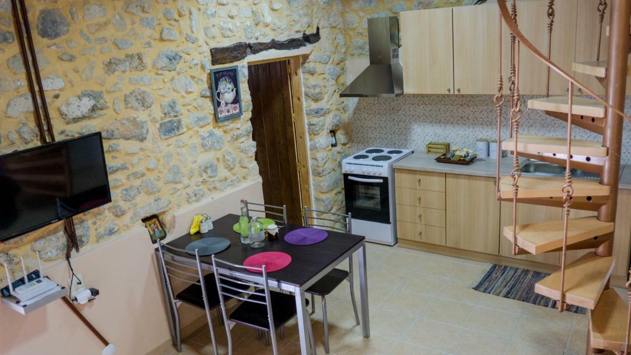 Nivritos Traditional Homes Exterior photo